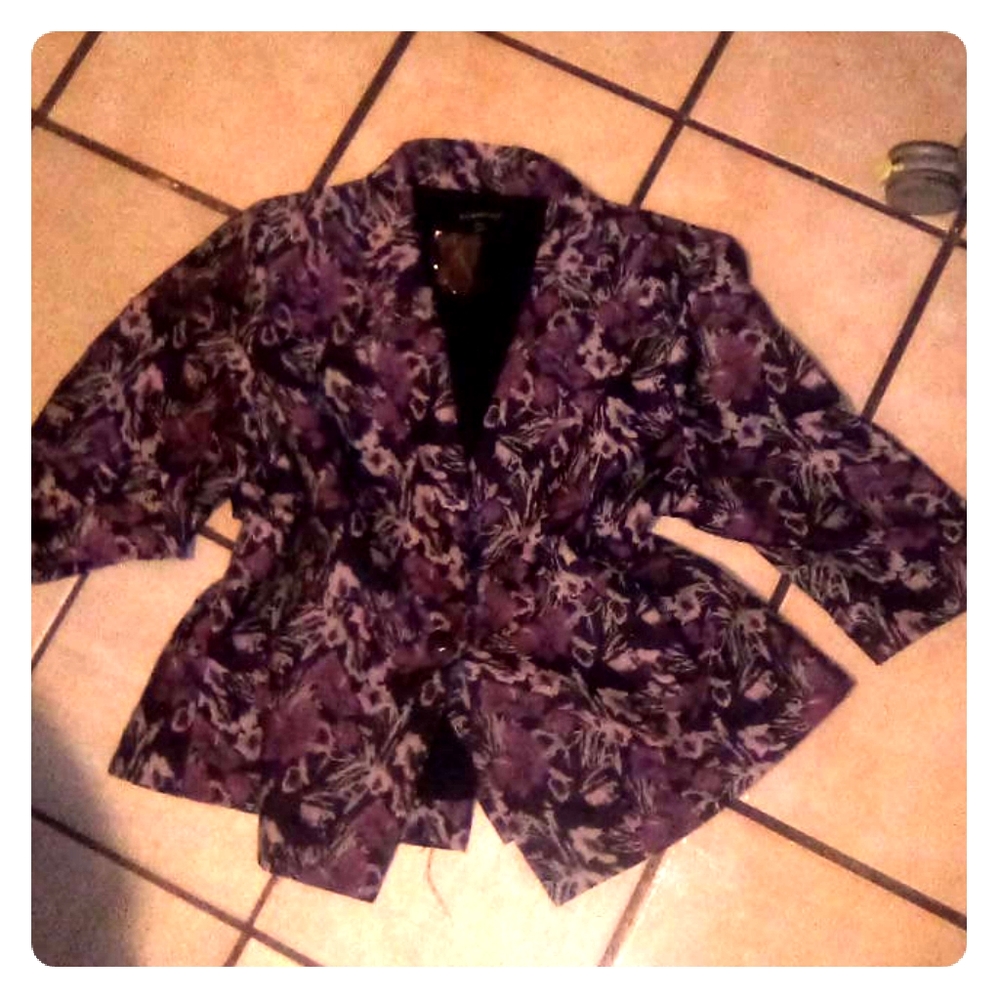 BNWT - LB Blazer Jacket in pretty mauve tones.